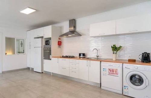 Costa de Caparica Apartment | Luxury private room near the beach