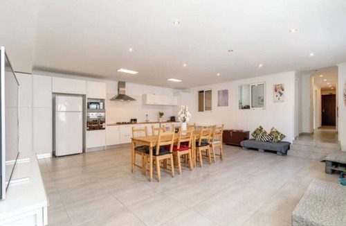 Costa de Caparica Apartment | Luxury private room with attached bathroom near the beach