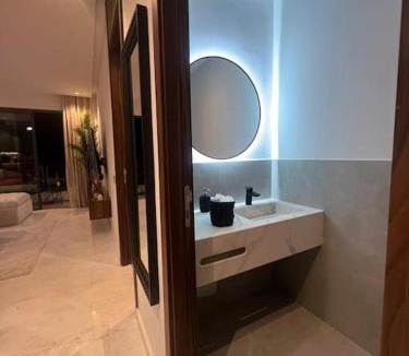 Casablanca Apartment | Luxury Residence So Stylish & Bright Appartement Hotel Au Coeur de Casablanca prés de Carrefour et 3 Min de La Gare Ferroviere Oasis