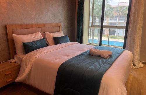 Plage des Nations Apartment | Magnifique appartement familial a Prestigia offrant une vue panoramique exceptionnelle sur trois piscines Idealement situe a seulement 5 minutes a pied de la Plage des Nations et a 20 minutes en voiture de Rabat et 15 minutes de l aeroport