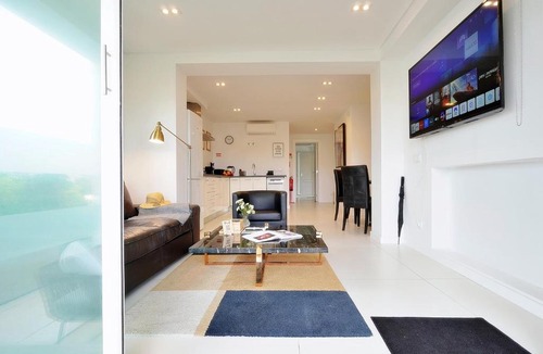Estoril Apartment | Mbird Estoril Riviera Flat 3