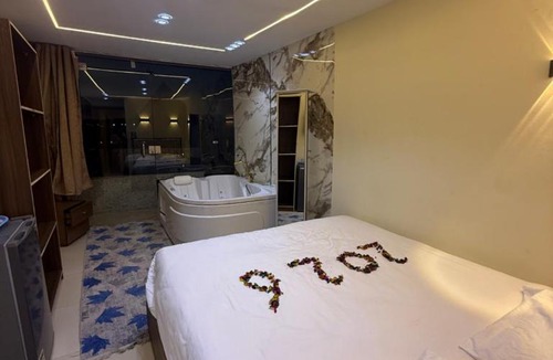 Giza Hotel | Middle east panorama jacuzzi & spa