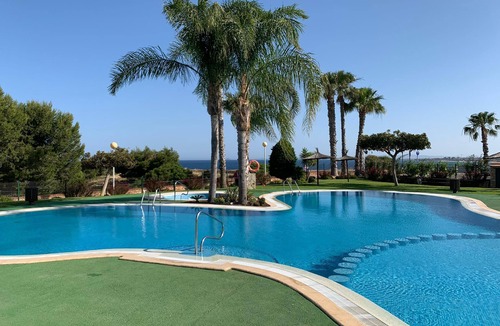 Orihuela Costa Apartment | Modern 2 slaapkamerappt met zwembad-jacuzzi, terras 1 sts lijn in afgesl. res.