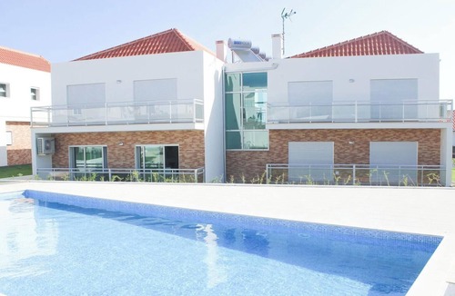 Salir do Porto Apartment | Modern, air-conditioned family apartment with pool. 10 minute walk to beach
