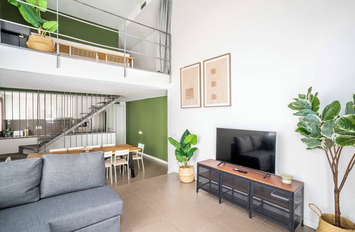 El Poble-sec House | Modern and bright 4BD triplex in Paralel!