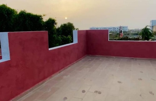 La Corniche House | Modern and quiet comfort a short walk to the beach.