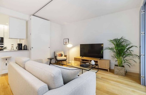 Santo Amaro Apartment | Modern Apt Near Lx Factory, Free Street Parking