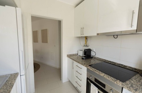 Mina Apartment | Modern Haven in Amadora