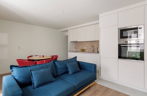 Linda-a-Velha Apartment | Modern Hideaway in the Heart of Lisbon