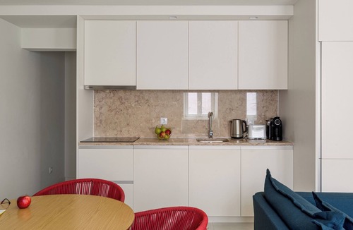 Linda-a-Velha Apartment | Modern Hideaway in the Heart of Lisbon