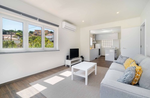 Malveira da Serra House | Modern House With Balcony & AC Close To The Sea