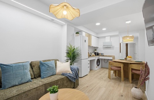 Torrefiel Apartment | Modern loft : Adapted : Smart TV : Air conditioning : 3 people : Air conditioner