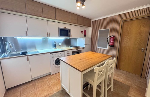 Sesimbra Apartment | Modern Sesimbra Oasis: 10min Walk to Beach, Garden BBQ & Free Parking Apartment