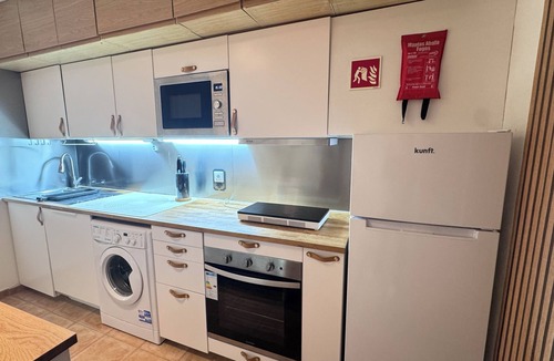 Sesimbra Apartment | Modern Sesimbra Oasis: 10min Walk to Beach, Garden BBQ & Free Parking Apartment