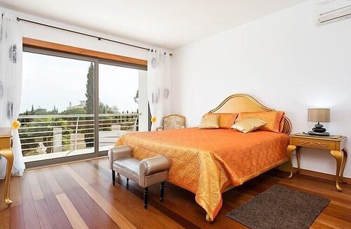 Alporchinhos Villa | Monte do Olival | 5 bedroom Villa | Porches