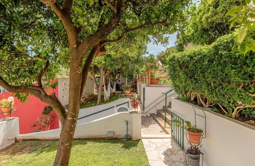 Alges House | Nette Wohnung mit Kleinem gemeinsamem Pool by Interhome