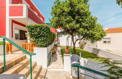 Alges House | Nette Wohnung mit Kleinem gemeinsamem Pool by Interhome