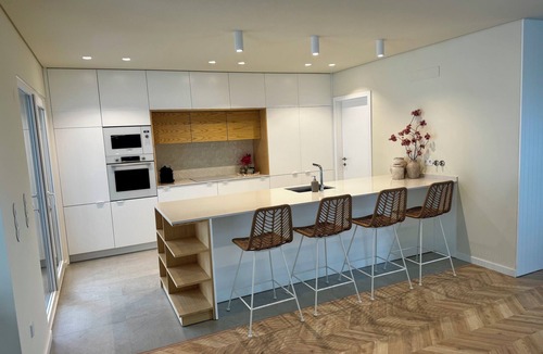 Charneca de Caparica e Sobreda Villa | *NEW* Charneca Sunrise, luxury villa close to Lisbon & Beach