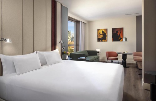 El Parc i la Llacuna del Poblenou Hotel | NH Barcelona Diagonal Poblenou