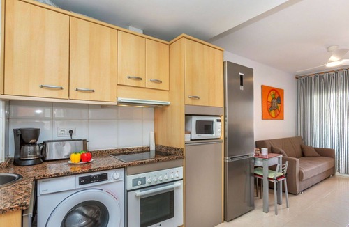 L'Hospitalet de l'Infant Apartment | Nice apartment for 5 people with pool, A/C, TV, balcony and pets allowed