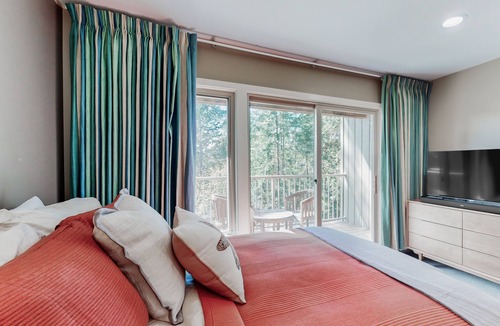 Rosario Apartment | Ocean view condo with balcony & peaceful location near Moran State Park