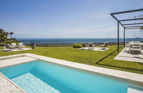 Estoril Villa | Oceanfront Villa in Estoril with Sea Views and Pool