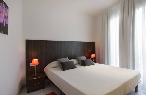 Les Corts Apartment | One-bedroom apartment with sofa bed and balcony