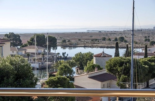 Santa Margarida Apartment | Panoramic 180 ° view on the canals, swimming pool, 6 people Rosas nature reserve