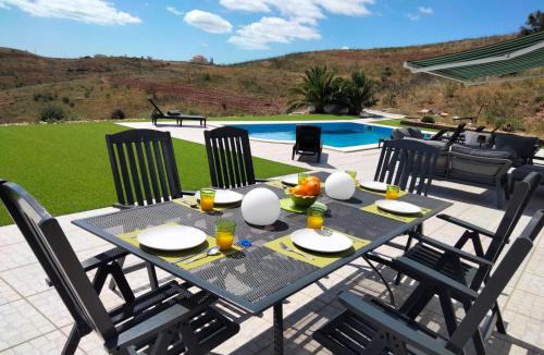 Conceicao Villa | Prestige for Home - Moradia Vista Mar, Piscina, Jardim e Estacionamento
