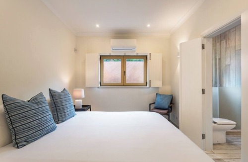 Lagos Hotel | Quiet Suite for Peace Seekers Between Two Charming Algarve Beach Locations