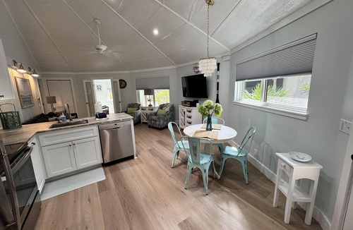 Night Heron House | Renovated Night Heron | Walk to Beach | King Bed | Screened Deck | Pet-Friendly