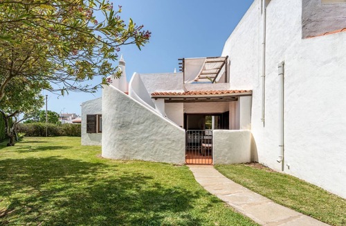 Alporchinhos Apartment | Retiro T2 c/Piscina em Porches por Lovelystay