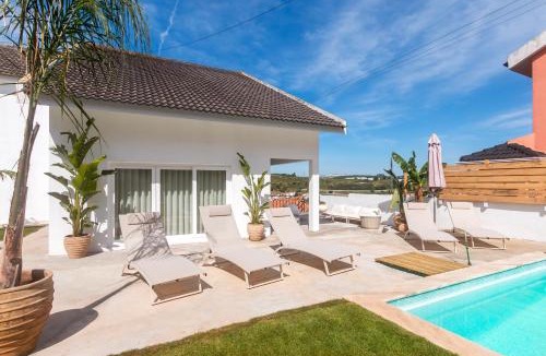 Barcarena Villa | Retreat Villa, Hot tub, BBQ, max 38 ppl