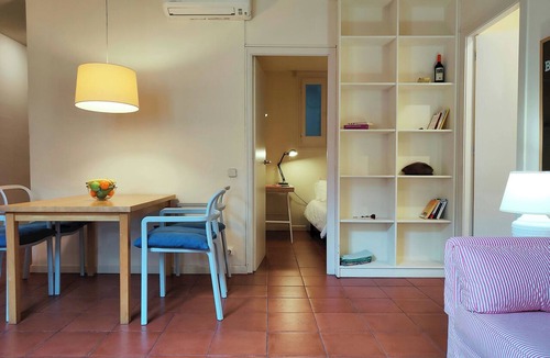 Gothic Quarter Apartment | RL Spacious 2-Bed Apt on La Rambla. Wifi &Central