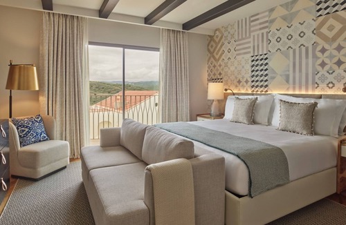 Tor Hotel | Romantic Suite at Viceroy Ombria Algarve | Ideal for Relaxing Mountain Escapes