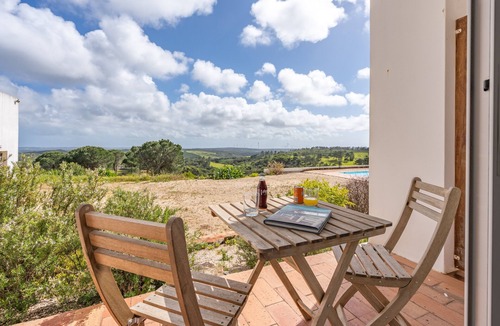 Aljezur Apartment | Room 'Abril' with Sea View, Shared Pool and Wi-Fi