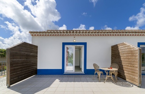 Sao Luis Apartment | Room 'Monte Do Sol 1' with Mountain View, Wi-Fi and Air Conditioning