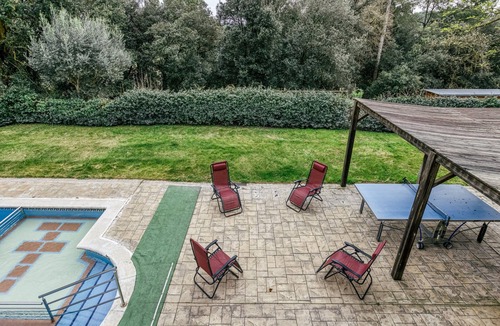 Pujals dels Pagesos Apartment | Room 'Ponent' with Shared Pool, Wi-Fi and Air Conditioning