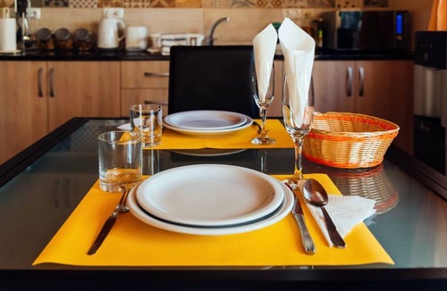 Faro City Centre Apartment | Room 'Quarto Casal Comfort Plus 104' with Shared Terrace, Wi-Fi and Air Conditioning