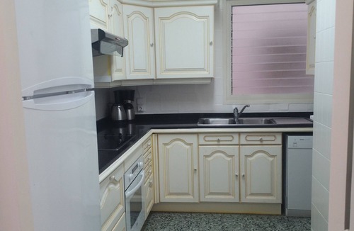 Roses Town Center Apartment | ROSES: Super Apartment on the FIRST LINE OF THE SEA for 6–8 PEOPLE in the CITY CENTER