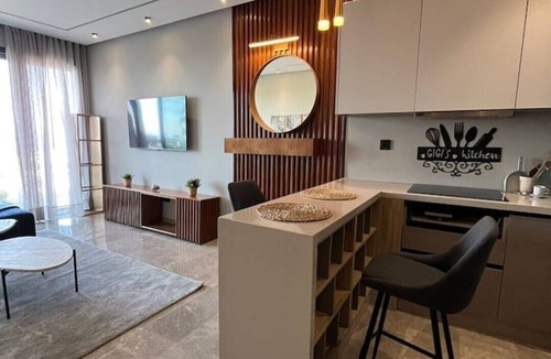 La Corniche Apartment | Royal Continental Suite- By Ayla Stay