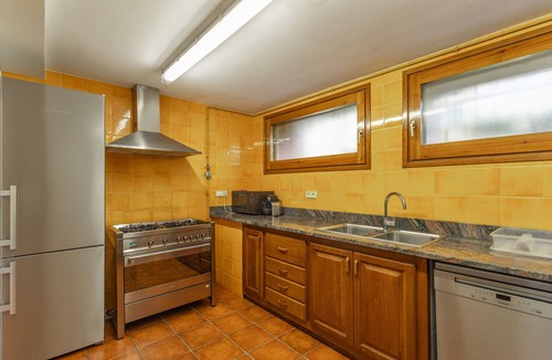 Santa Maria de Besora House | Rural House 'Cisquet' with Mountain Views, Shared Pool and Wi-Fi