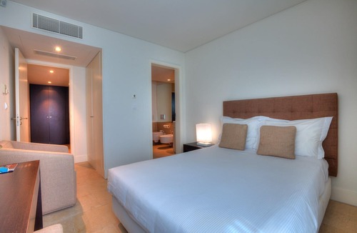 Carvalhal Hotel | Sado River Charm: 2 Studio Apartments w/Kitchens, Kid Friendly & Free Parking!