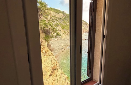Cap de Salou Apartment | Salou: Beautiful air-conditioned apartment with a 180° ocean view, direct beach access, Wi-Fi, and a garage
