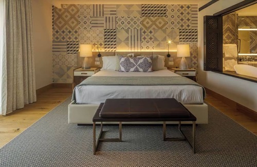 Tor Hotel | Sophisticated Algarve Room w/Balcony & Modern Amenities – Tranquil Escape