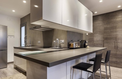 El Poble-sec Apartment | Sophisticated Flat in Trendy Poble Sec