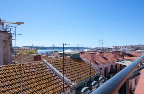 Encarnacao Apartment | Spacious Loft w/City view in Principe Real