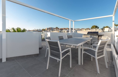 Orihuela Costa House | Spacious Villa in Villamartin | Rooftop Terrace | Pool | Walk to Restaurants