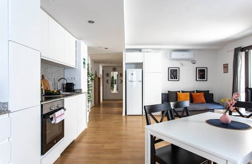Collblanc y La Torrassa Apartment | StayCampNou Spacious 3BR Apt with Balcony · Camp Nou · Fira