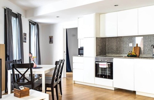 Collblanc y La Torrassa Apartment | StayCampNou Spacious 3BR Apt with Balcony · Camp Nou · Fira